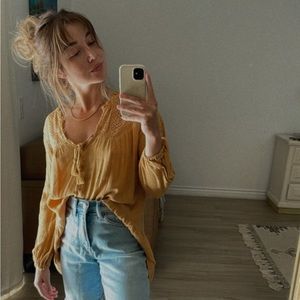 American Eagle boho mustard yellow blouse 🐝✨